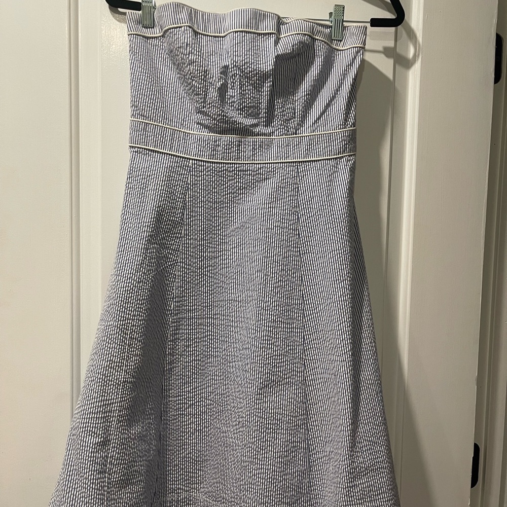 Strapless, seersucker, Aline dress adorable and only worn twice zipper in back